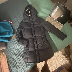 Women’s Navy Winter Coat, worn no more than 3 times. Small flaw (shown in pic)